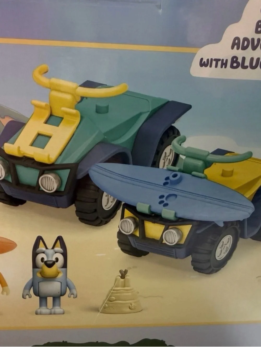 Bluey Beach Quads Playset with Teal and Yellow Quads and Character Figures